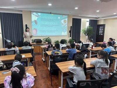 “無線電里的舊時(shí)光”館藏精品展亮相 教育活動策劃與咨詢創(chuàng)新實(shí)踐