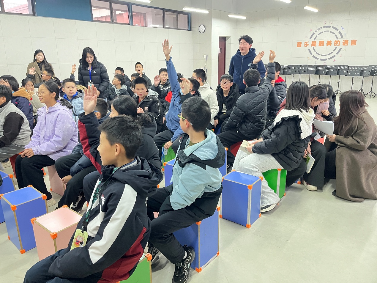 科技賦能成長 湖北二師22級實(shí)習(xí)生在光谷未來學(xué)校開展AI+電子樂器實(shí)踐營教育活動策劃與咨詢